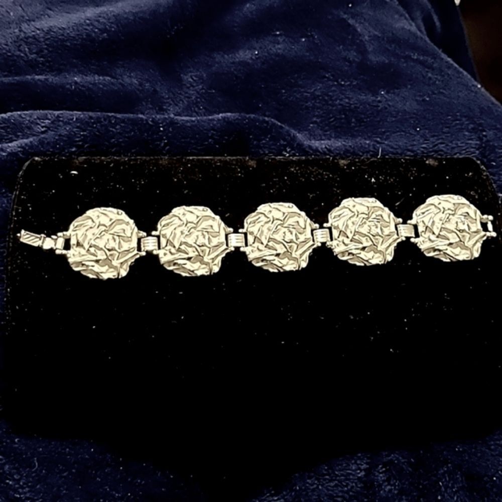 Sarah Coventry 8" Silvertone and White Beacelet - EUC